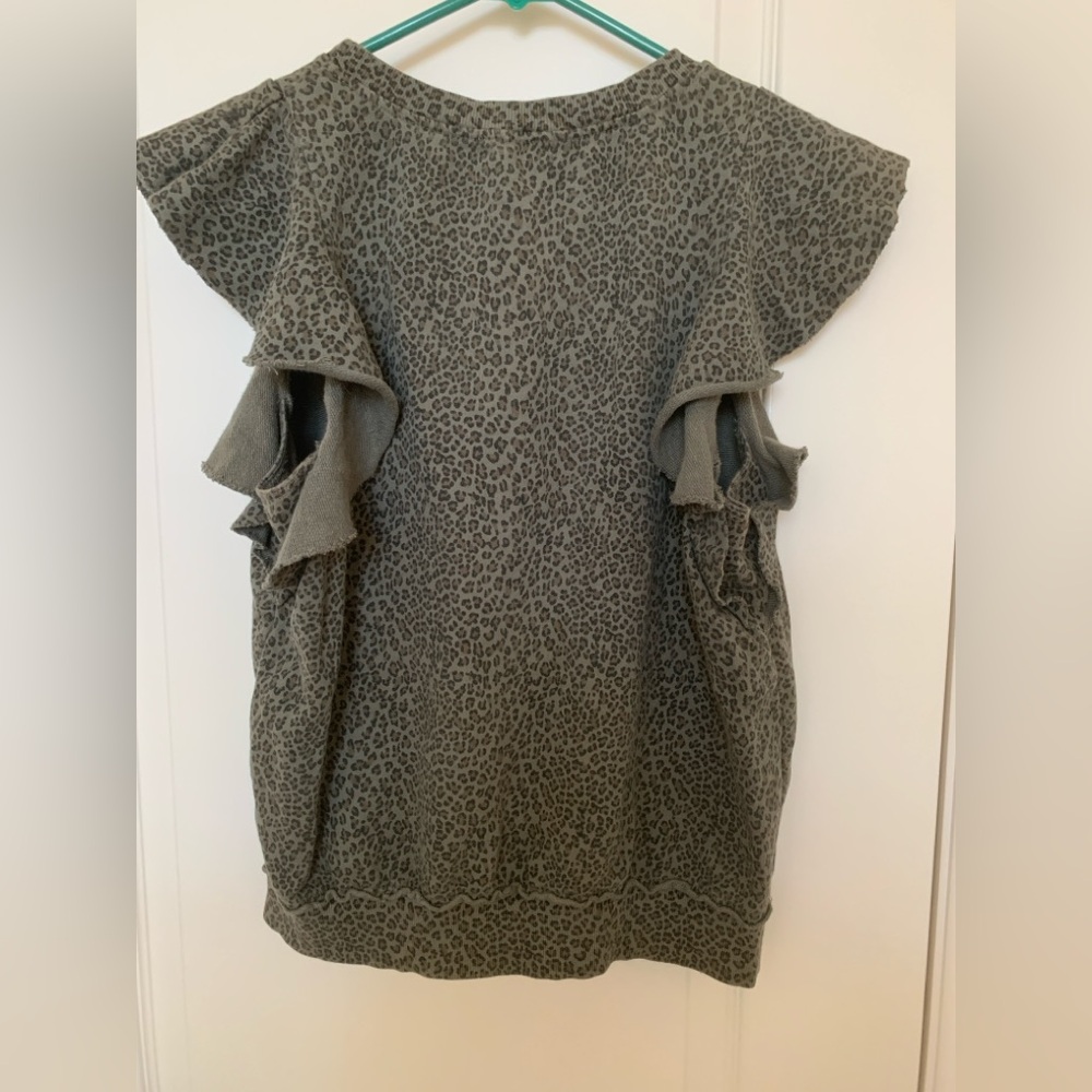 t.la Leopard Print Ruffle Sleeve Top Size M Cotton Stretch Casual - Picture 3 of 7